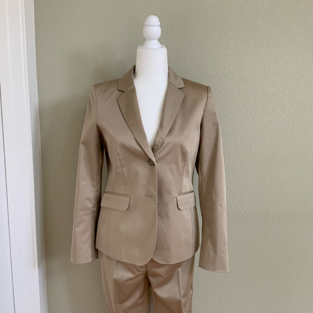 👉EUC - GANT WOMEN SUIT in Beige shiny Cotton👈